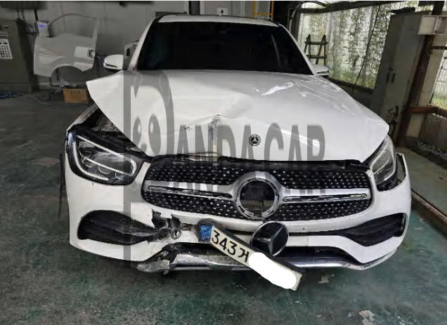2021 Mercedes-Benz GLC300 e 4MATIC Coupe, photograph 1