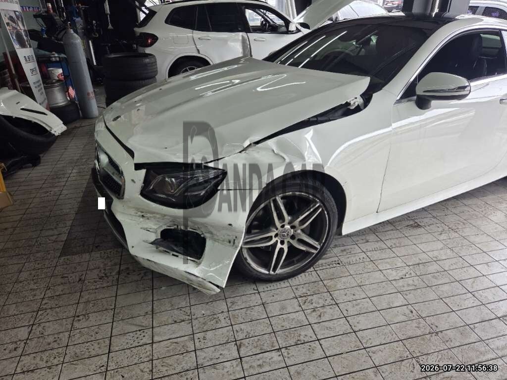 2017 Mercedes-Benz E220 d Coupe, photograph 4