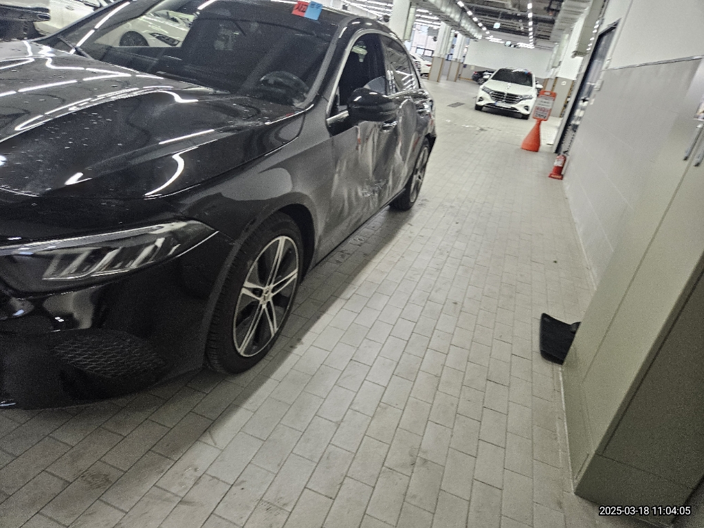 2024 Mercedes-Benz A 220 Sedan, photograph 4