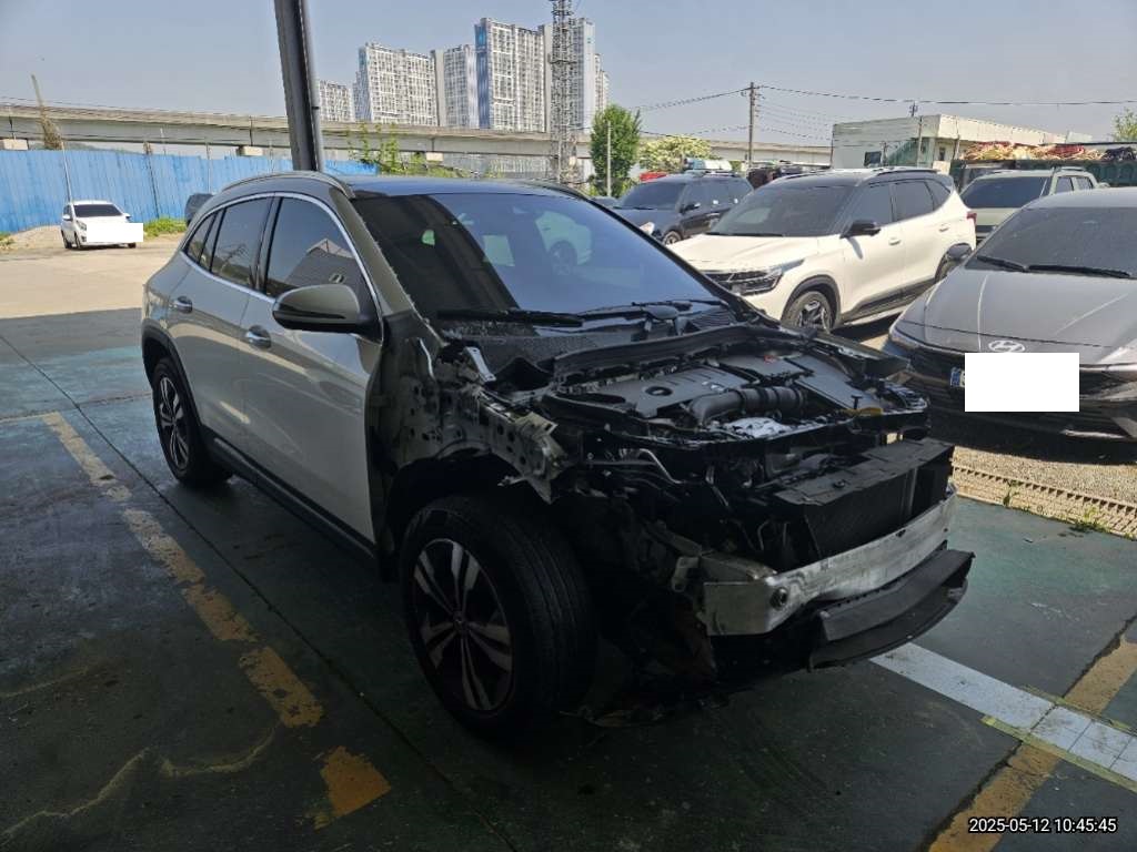 2021 Mercedes-Benz GLA220, photograph 4