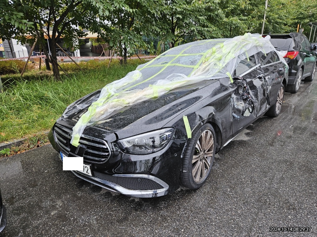 2021 Mercedes-Benz E450 4MATIC, photograph 3