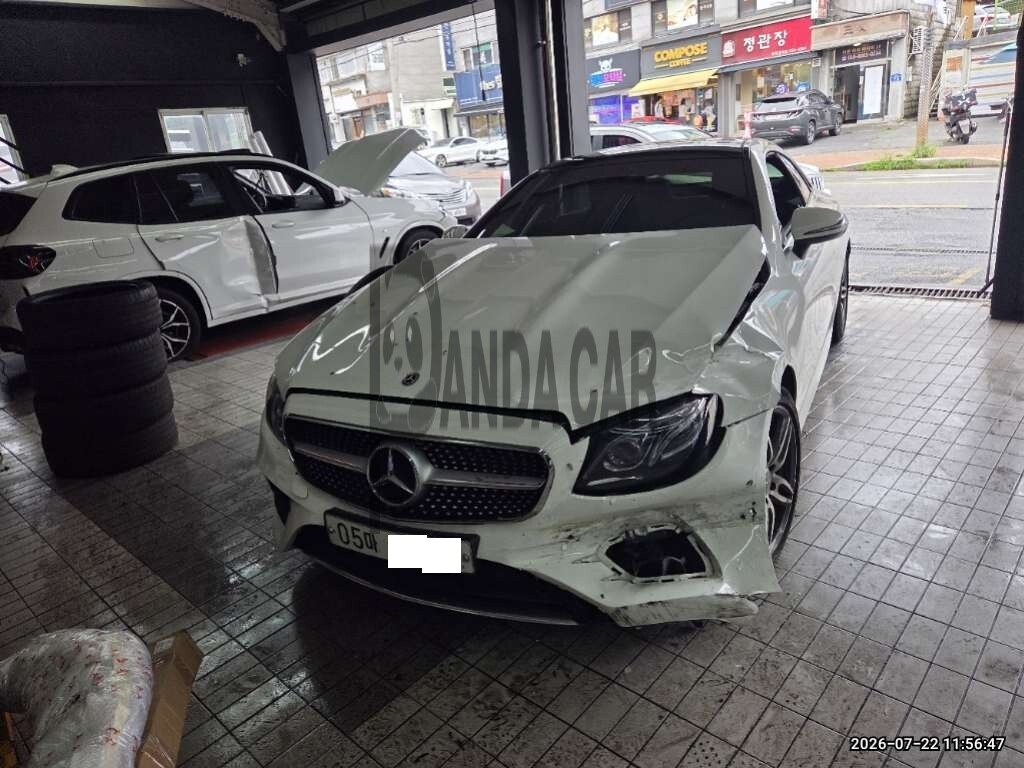 2017 Mercedes-Benz E220 d Coupe, photograph 1
