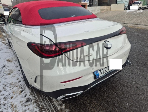 2026 Mercedes-Benz CLE 200 Cabriolet, photograph 2