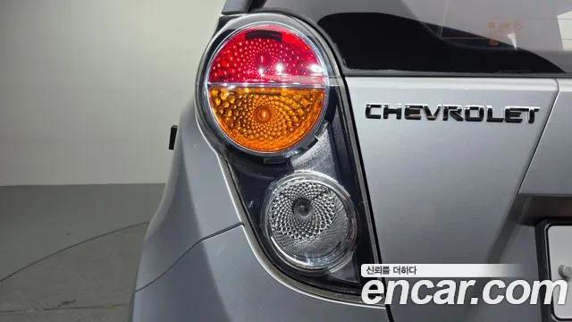 2011 ChevroletGMDaewoo Spark LS, photograph 11