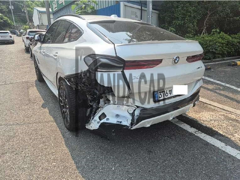 2025 BMW X6 xDrive40i M Sport, photograph 2