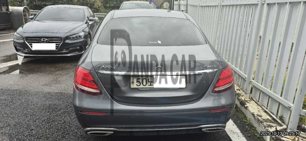 2018 Mercedes-Benz E220 d 4Matic, photograph 3