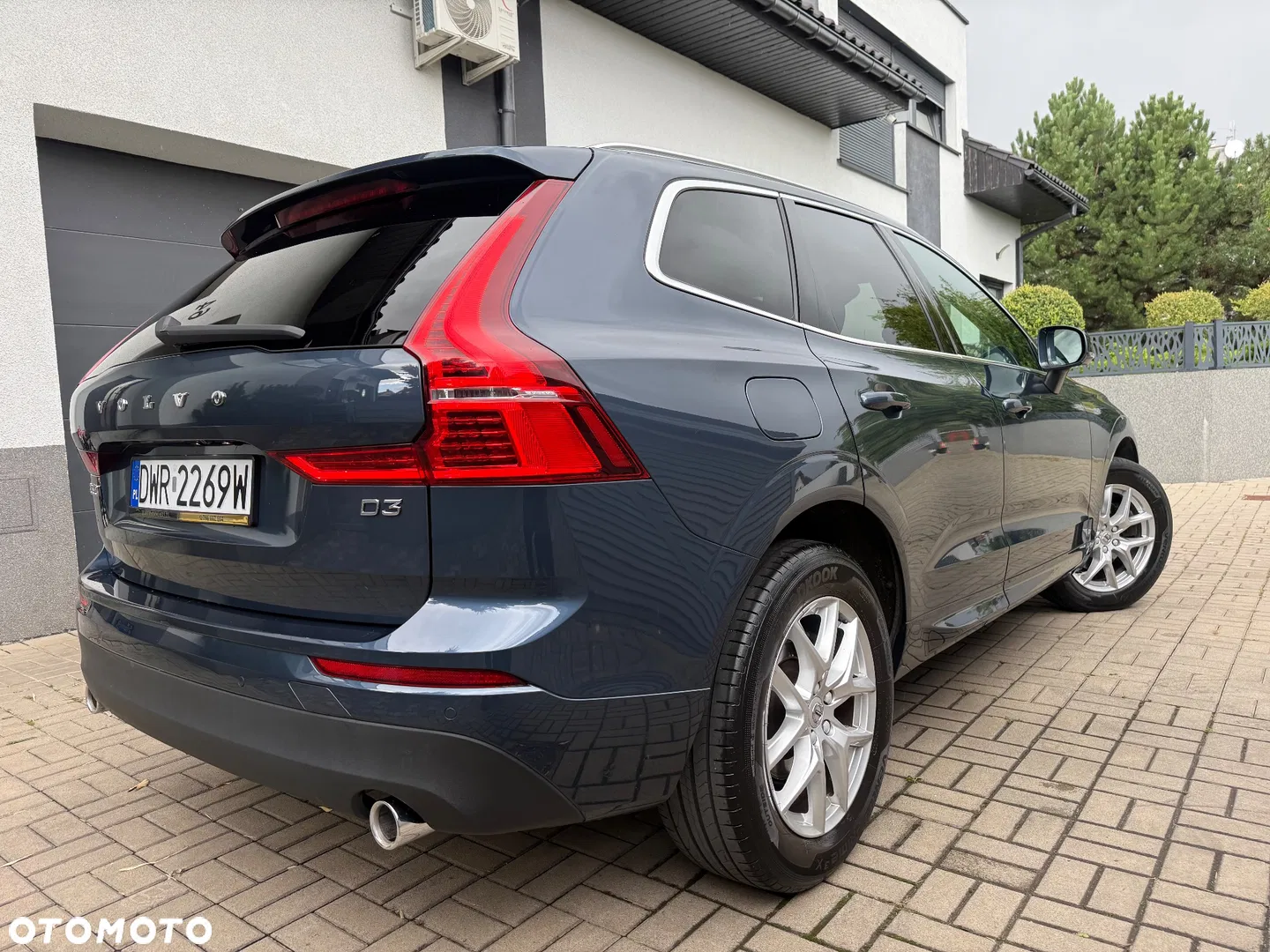 2020 Volvo XC 60 D3 Momentum Pro, photograph 3