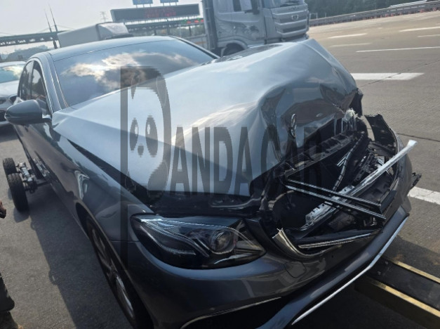 2019 Mercedes-Benz E300 4Matic, photograph 3