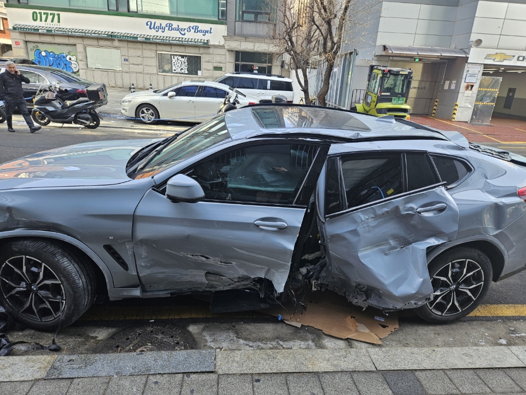2024 BMW X4 xDrive20i, photograph 3