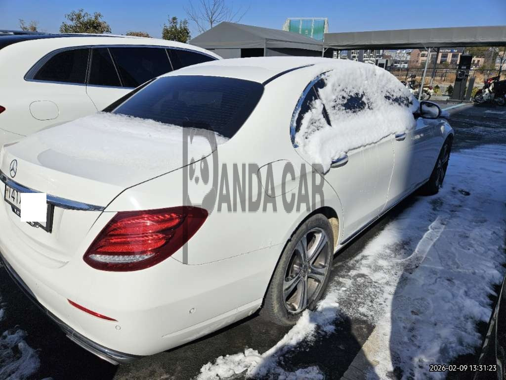 2019 Mercedes-Benz E300, photograph 3