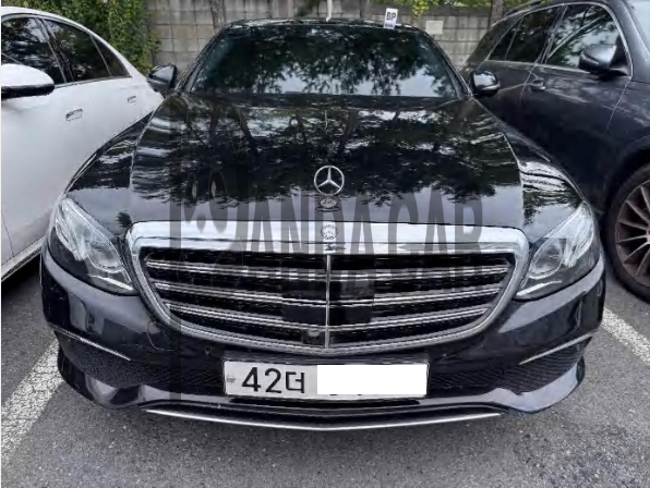 2017 Mercedes-Benz E400 4Matic, photograph 1