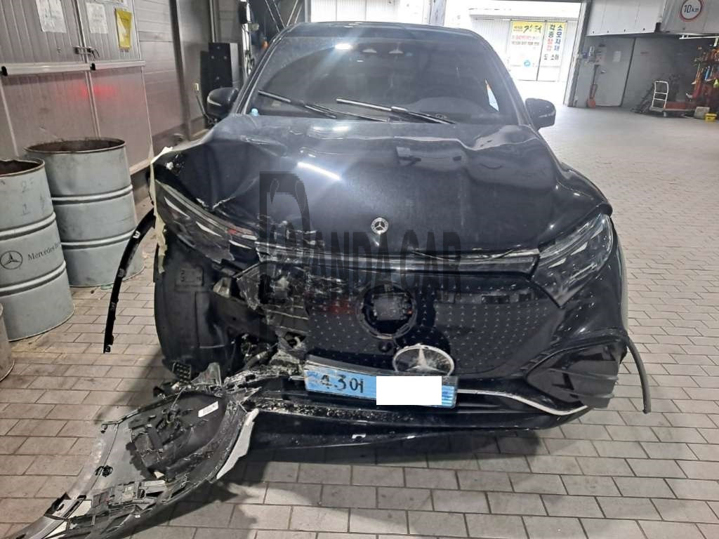 2023 Mercedes-Benz EQS580 4MATIC SUV, photograph 1