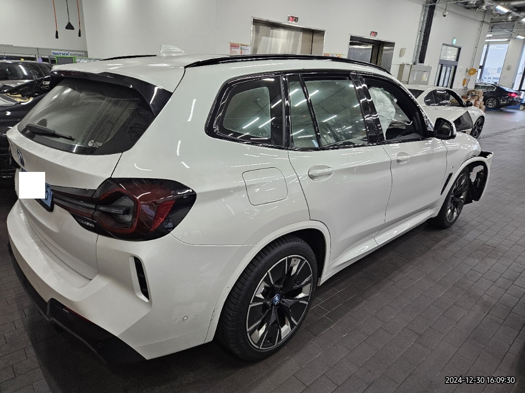 2024 BMW iX3 M Sport, photograph 2