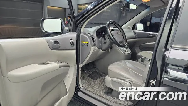 Kia Canival Grand Carnival GLX — photo 1 of 20