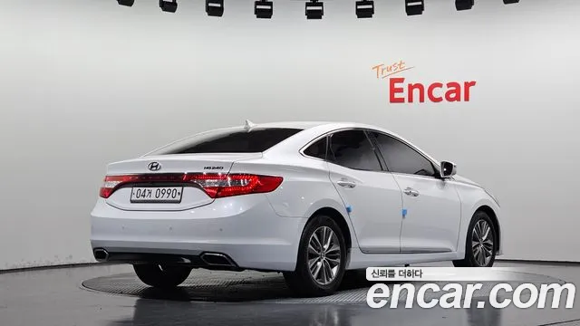 2015 Hyundai Grandeur HG240 Modern, photograph 12