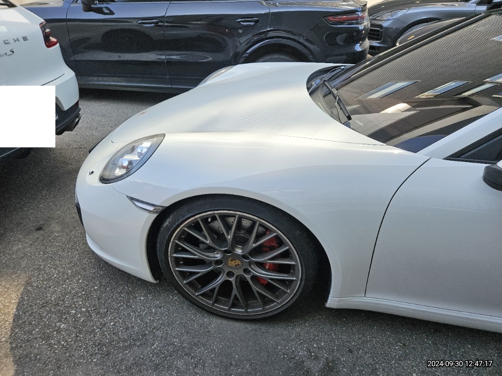 2017 Porsche 911 Carrera S, photograph 2