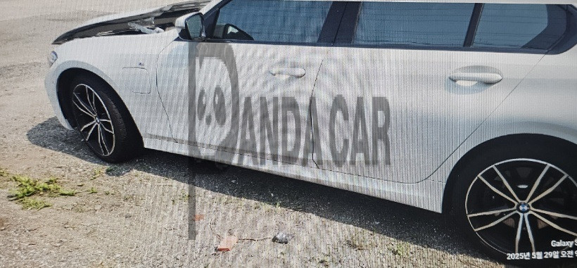2021 BMW 330e, photograph 5