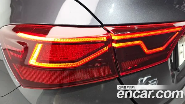2018 Kia K3 Luxury, photograph 1