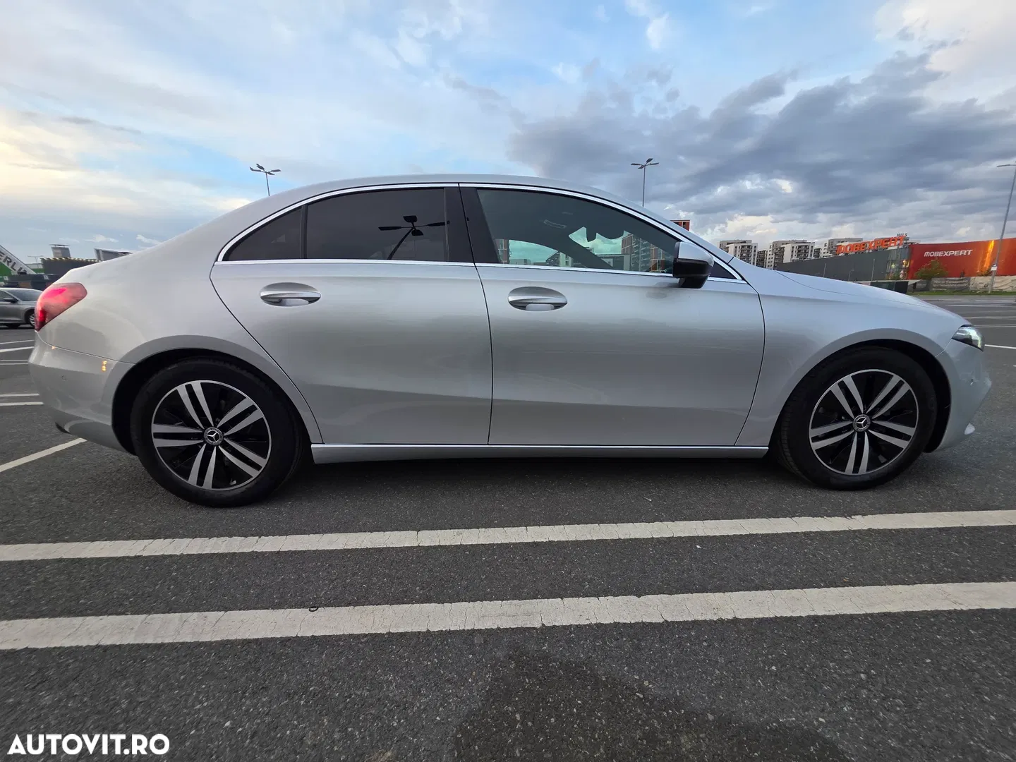 2021 Mercedes-Benz A 180 7G-DCT Edition 2021, photograph 4