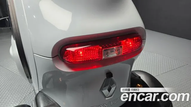 2020 Renault-KoreaSamsung Twizy Life(2-Seater), photograph 12
