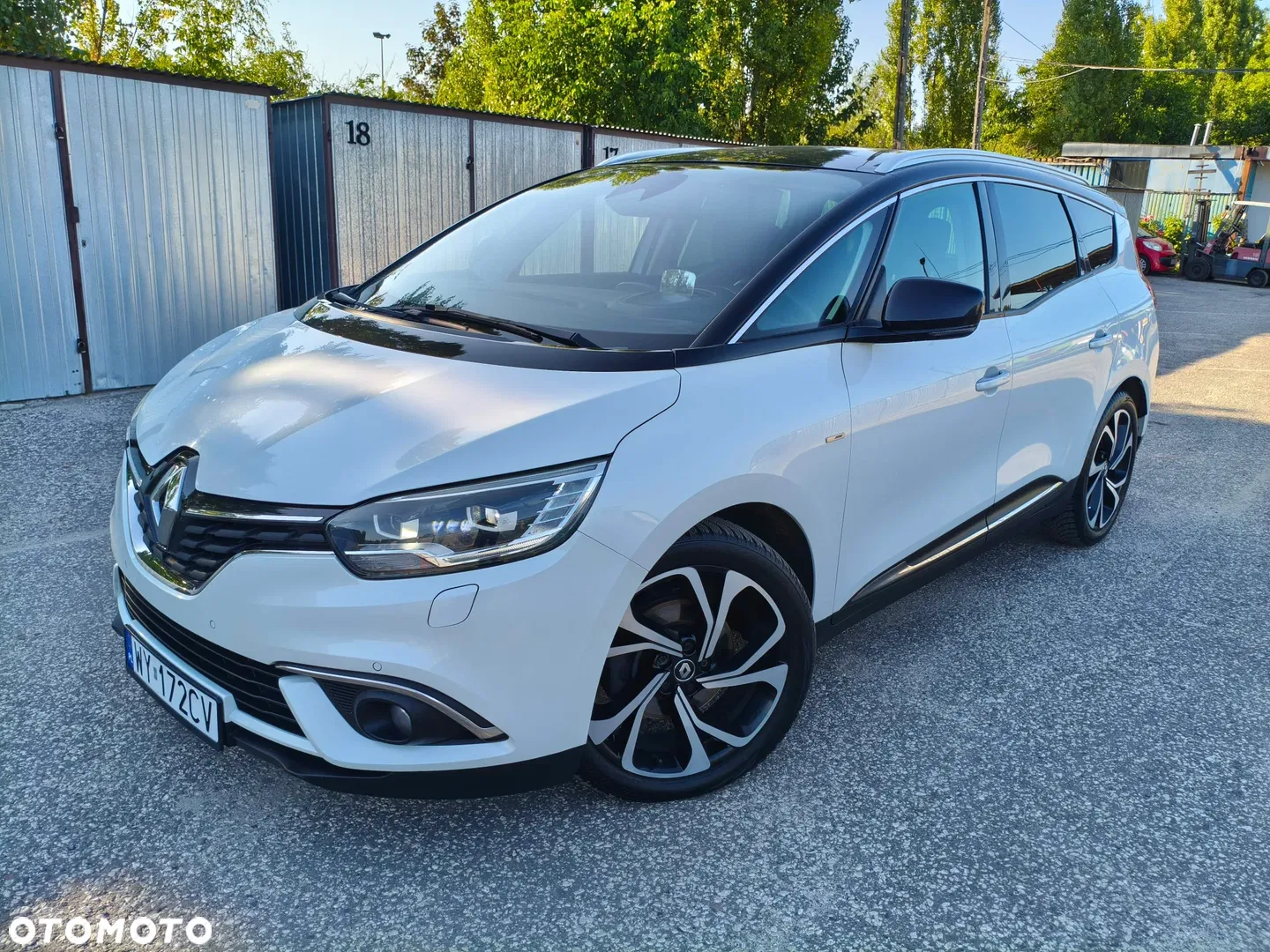 2017 Renault Grand Scenic, photograph 1