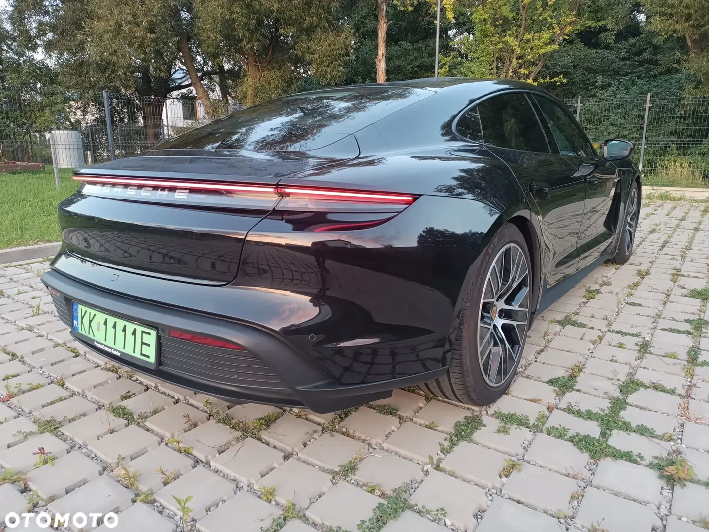 2023 Porsche Taycan, photograph 6