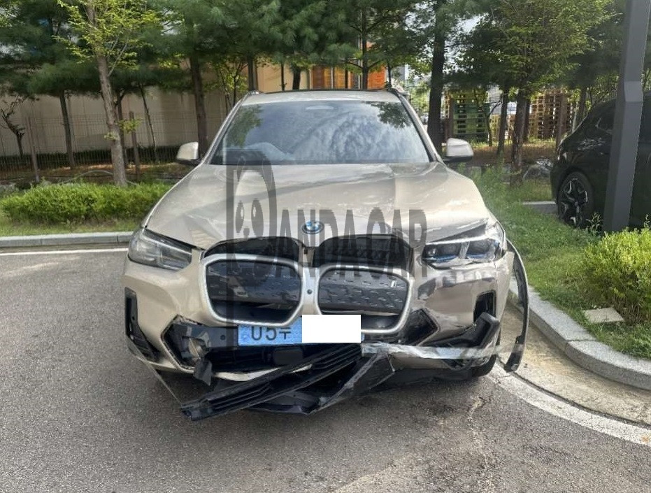 2024 BMW iX3 M Sport, photograph 1
