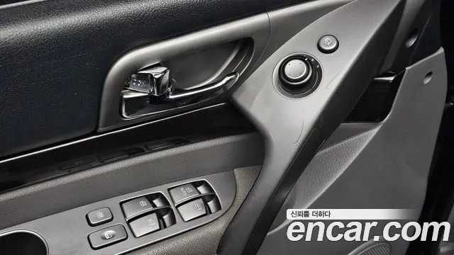 2016 KG_Mobility_Ssangyong KORANDO 4WD Chateau 11-seater, photograph 6