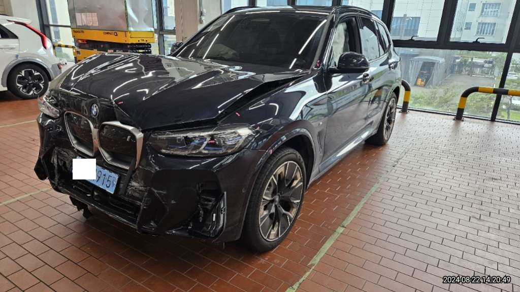 2024 BMW iX3 M Sport, photograph 4