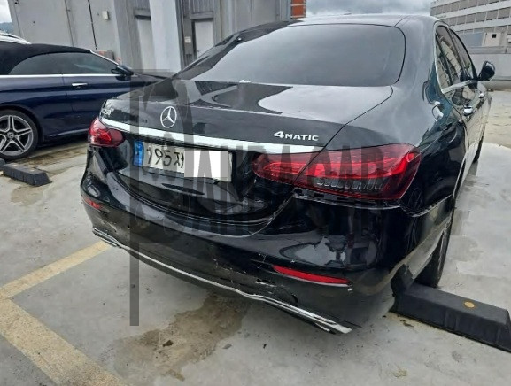 2022 Mercedes-Benz E350 4MATIC, photograph 1