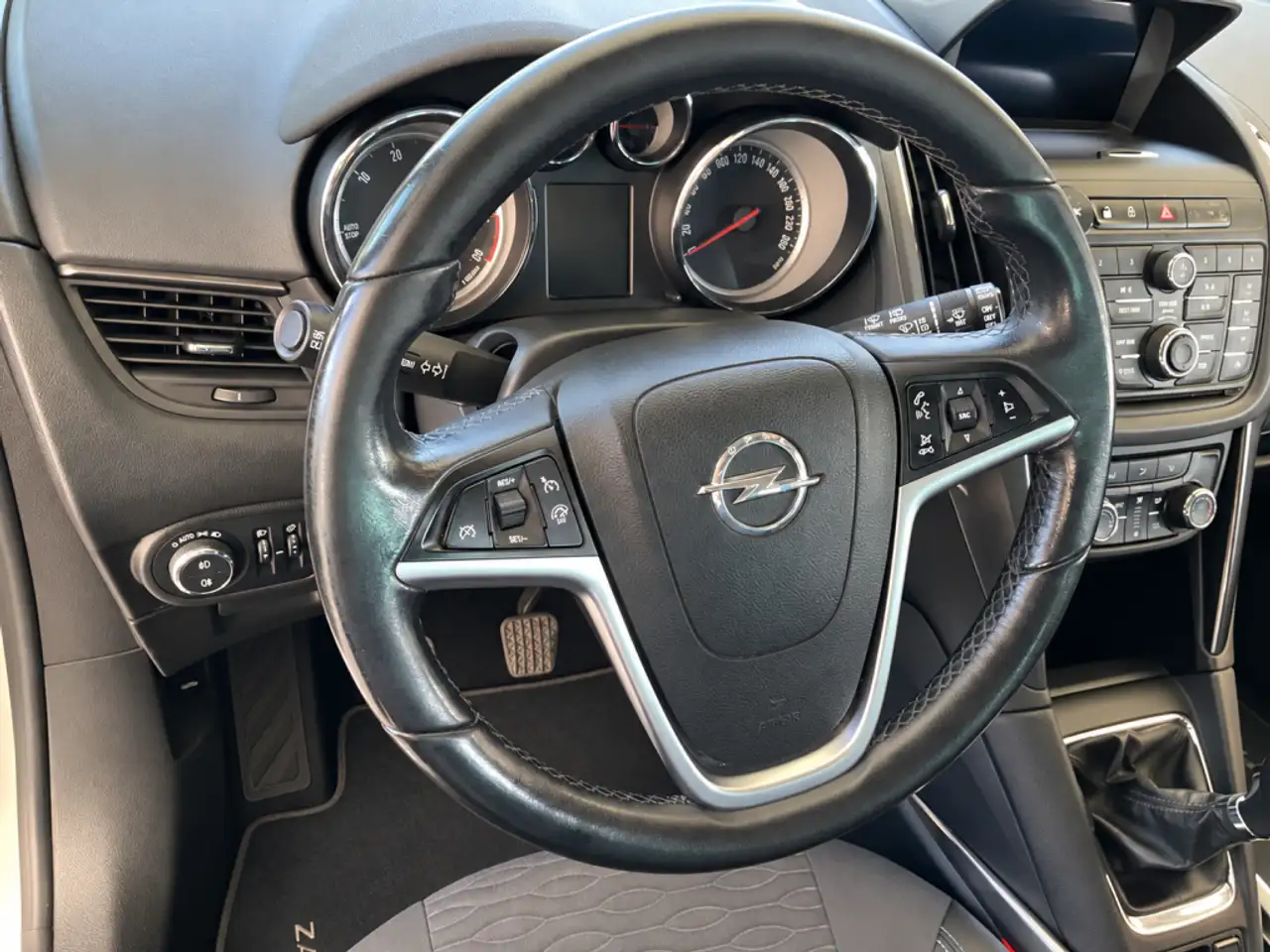 2015 Opel Zafira Tourer 1.6CDTi S/S Excellence 136, photograph 9