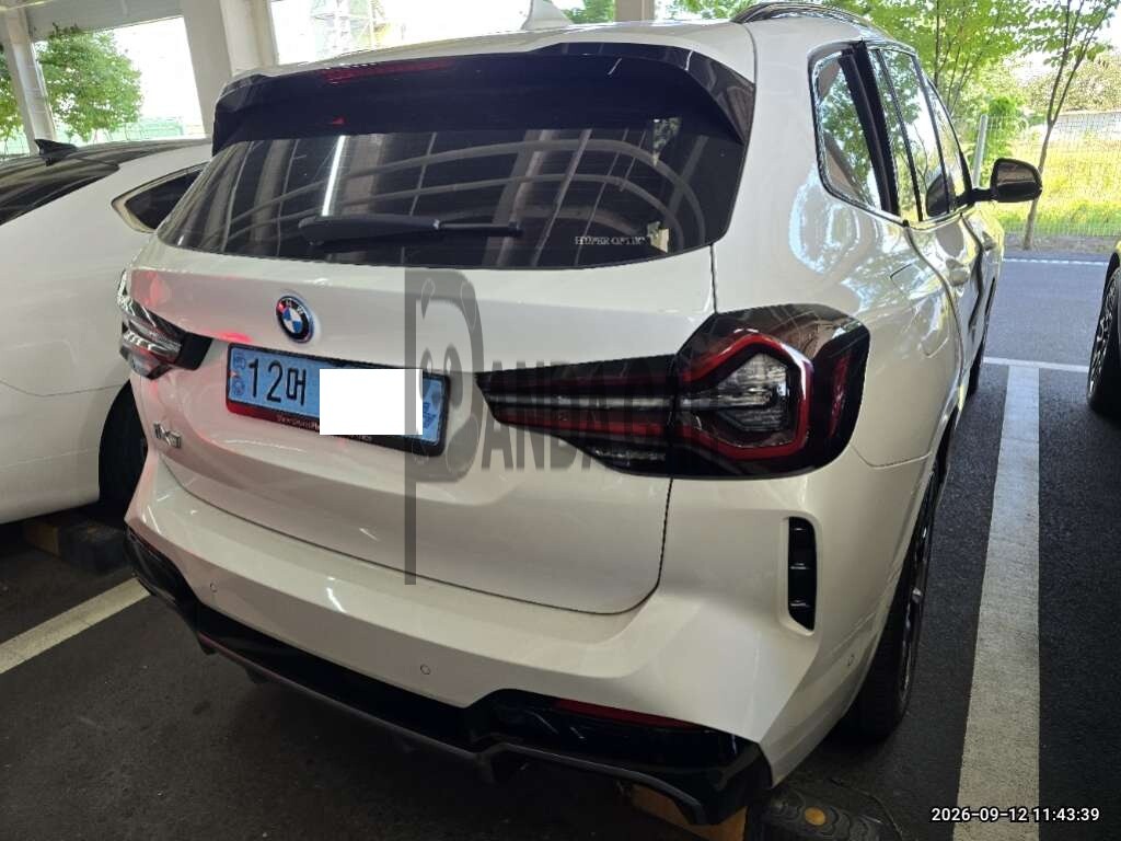 2024 BMW iX3 M Sport, photograph 4