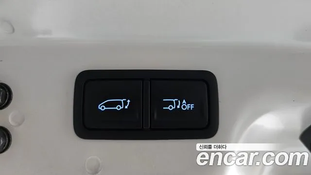 Hyundai Staria HEV 1.6 Cargo 3-Seater — photo 1 of 34