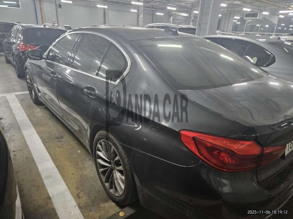 2020 BMW 530i Luxury, photograph 2