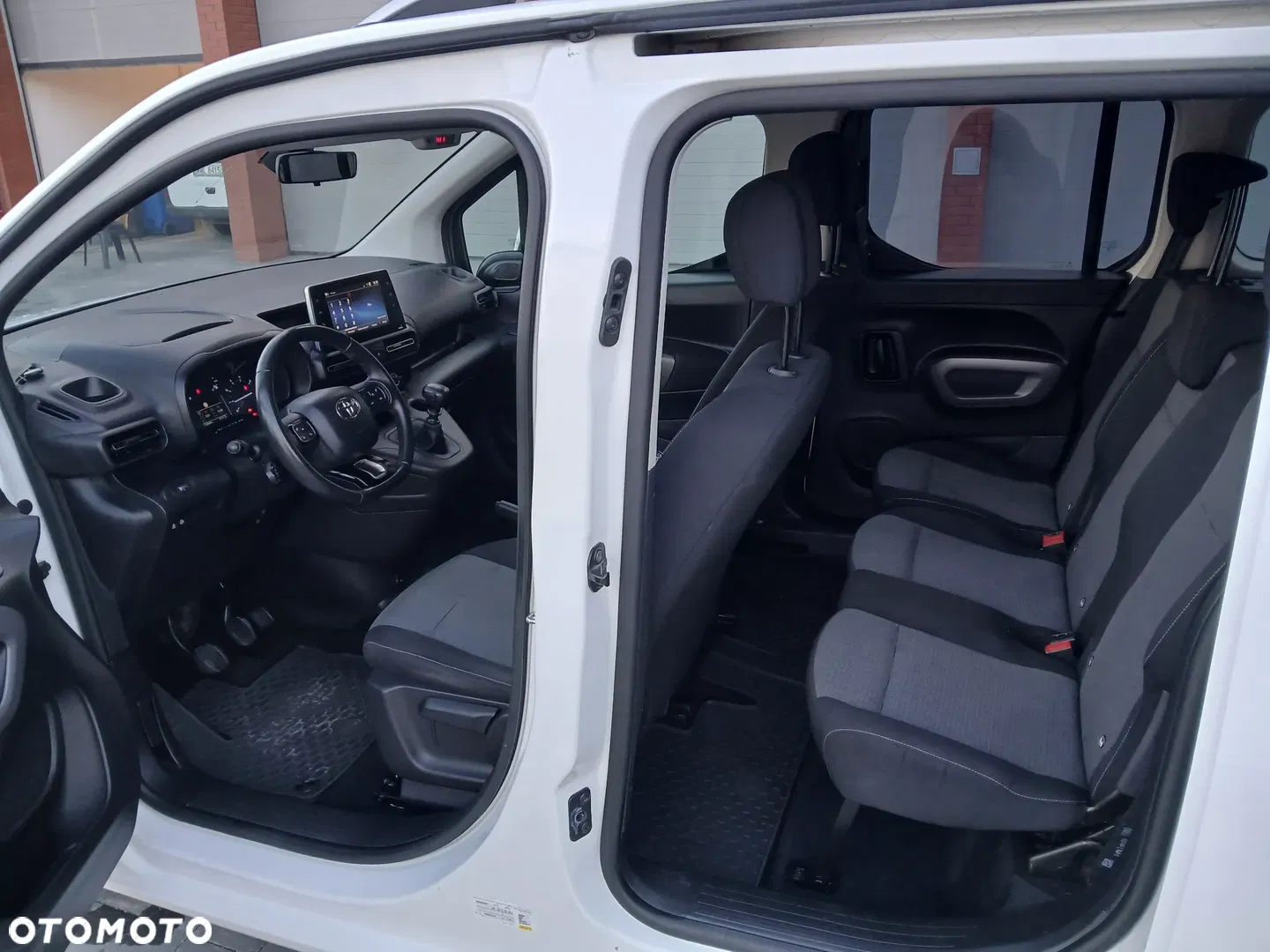 2020 Toyota Proace City Verso Long 1.5 D-4D Business, photograph 11