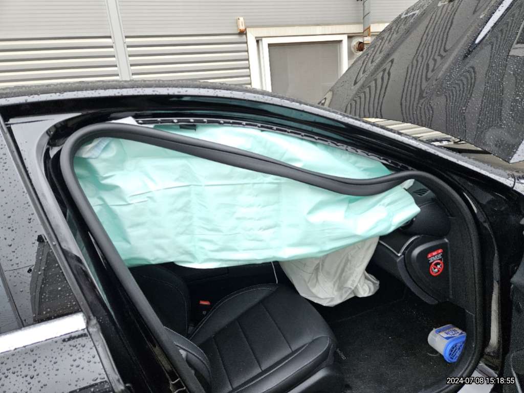 2023 Mercedes-Benz E250, photograph 1