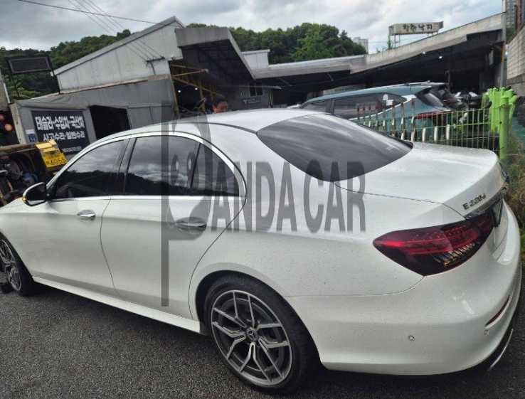 2022 Mercedes-Benz E220 d 4MATIC, photograph 5