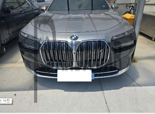 2023 BMW i7 xDrive60, photograph 2