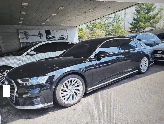 2021 Audi A8 L 50 TDI quattro, photograph 3