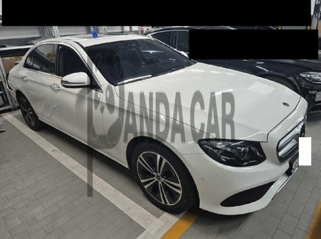 2020 Mercedes-Benz E220 d, photograph 2