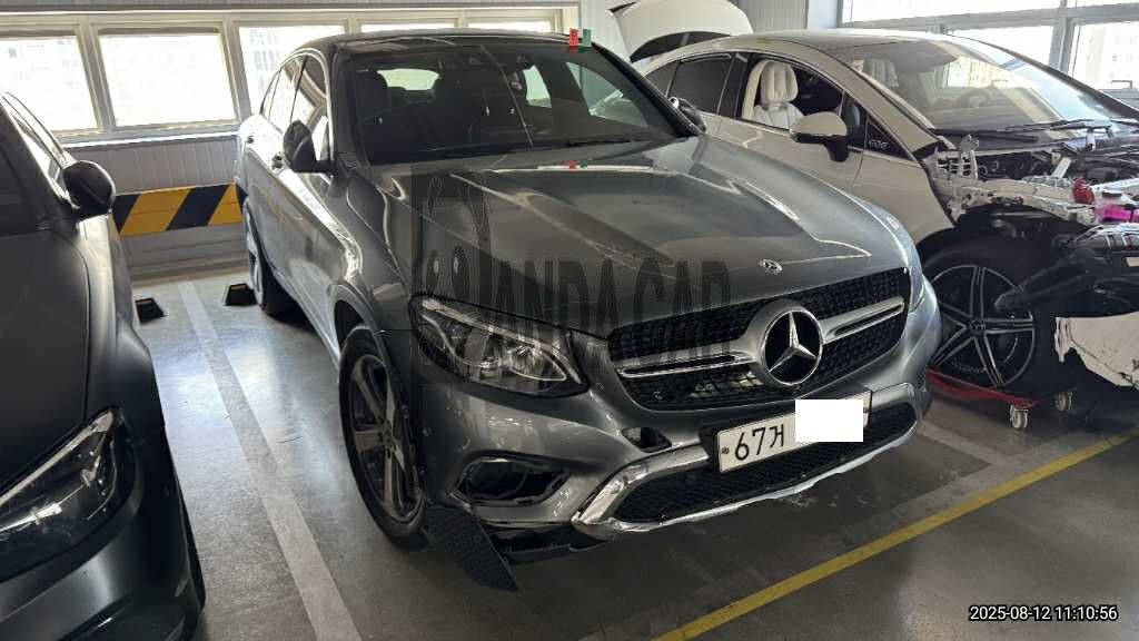 2019 Mercedes-Benz GLC300 4Matic Coupe, photograph 1