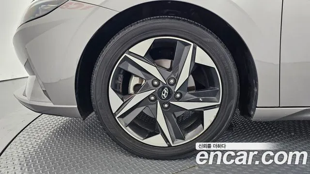 Hyundai AVANTE 1.6 — photo 1 of 34