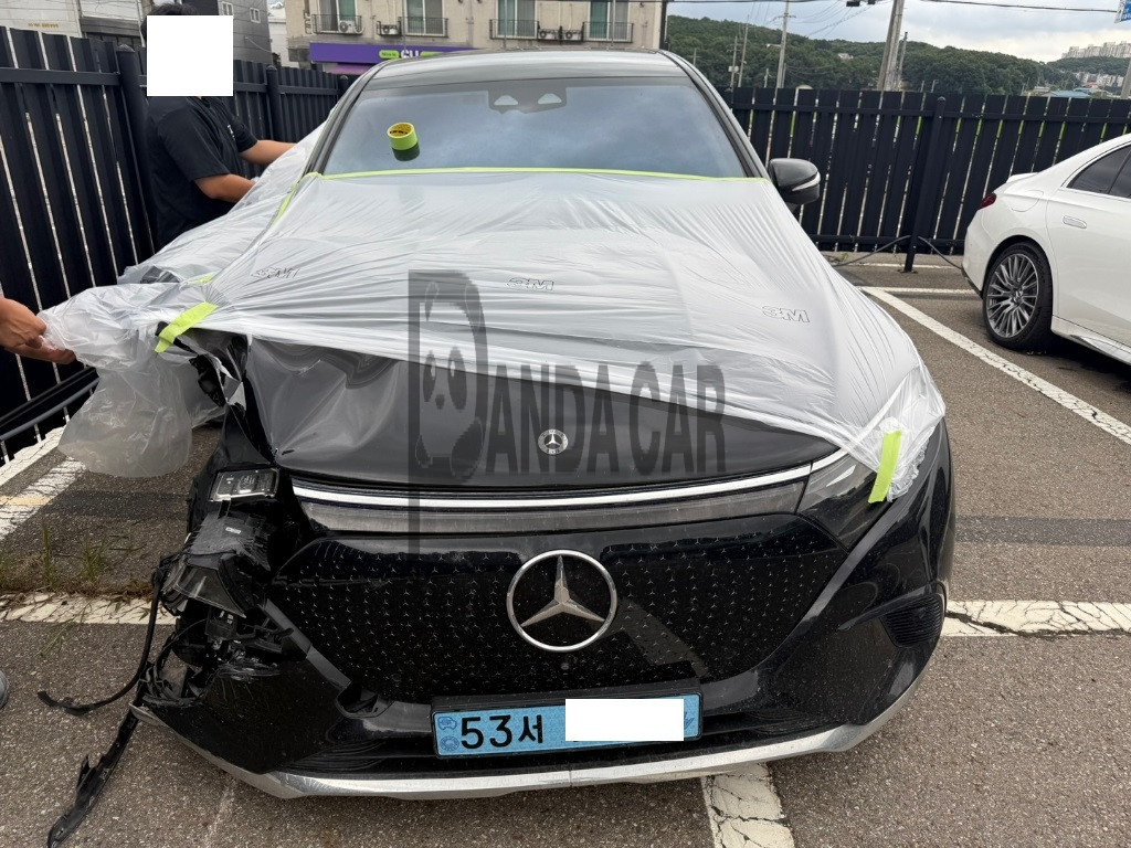 2023 Mercedes-Benz EQS450 4MATIC SUV, photograph 1