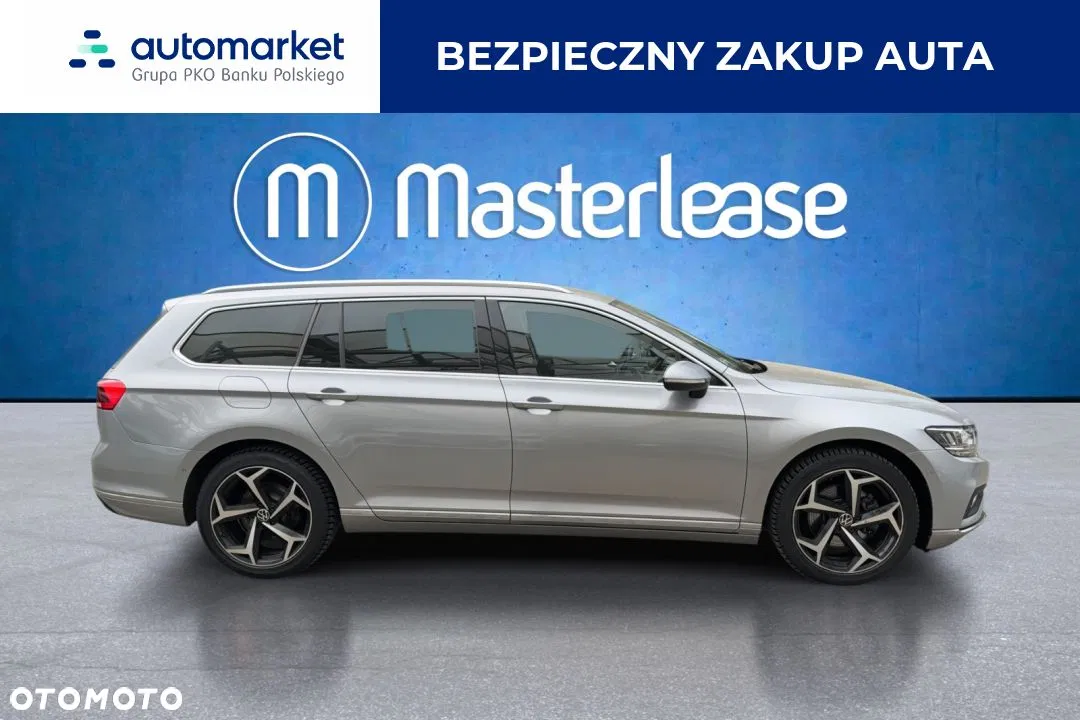 2022 Volkswagen Passat, photograph 4