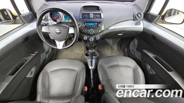 2013 ChevroletGMDaewoo Spark LT, photograph 3