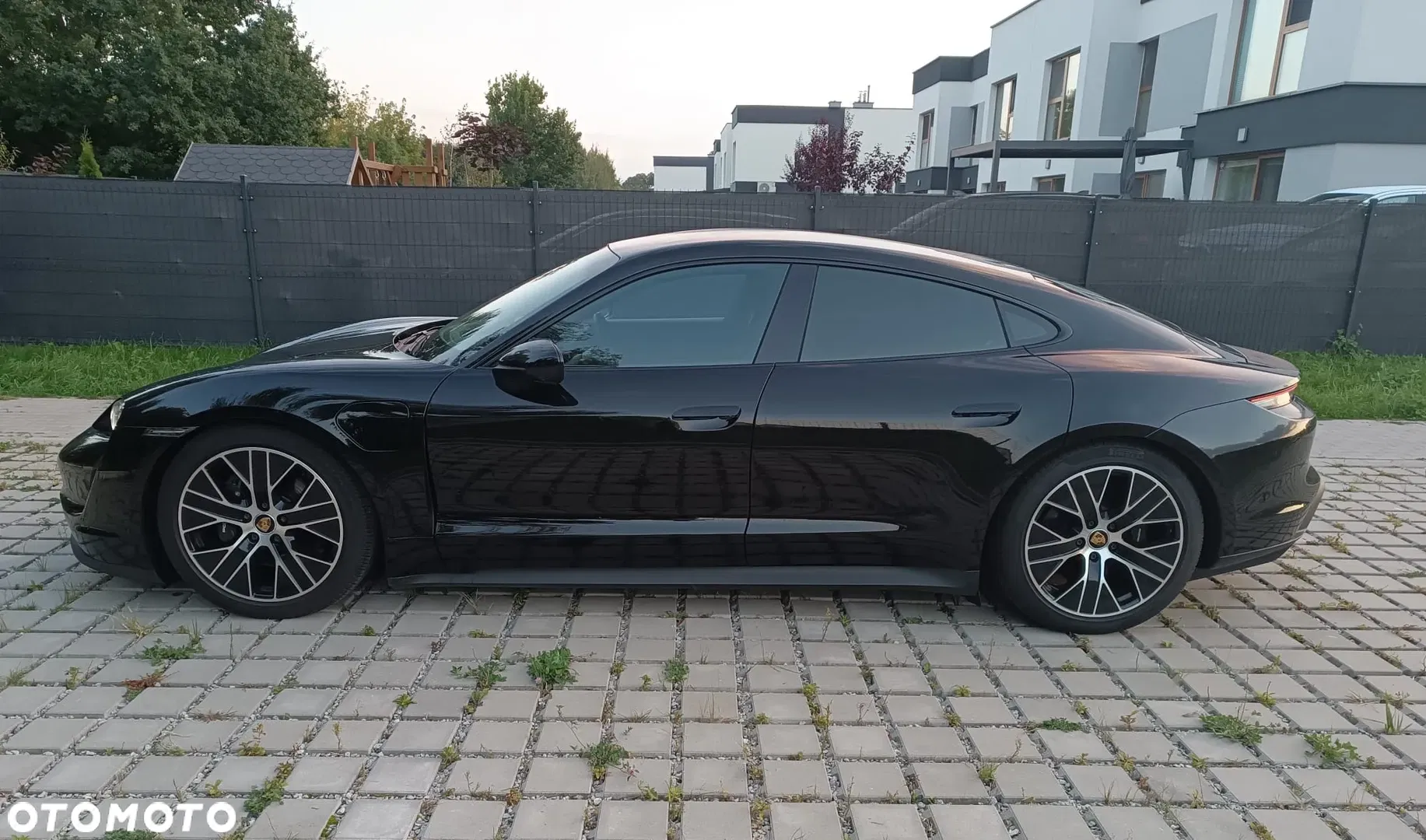 2023 Porsche Taycan, photograph 2