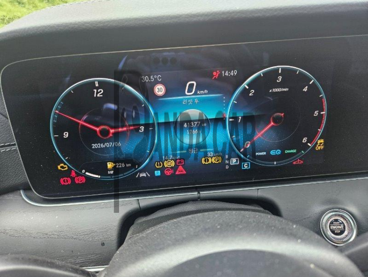 2022 Mercedes-Benz E220 d 4MATIC, photograph 2