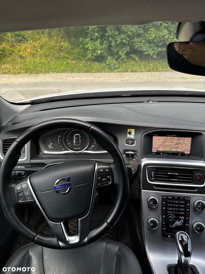 2017 Volvo V60 D2 Drive-E Dynamic Edition (Momentum), photograph 4