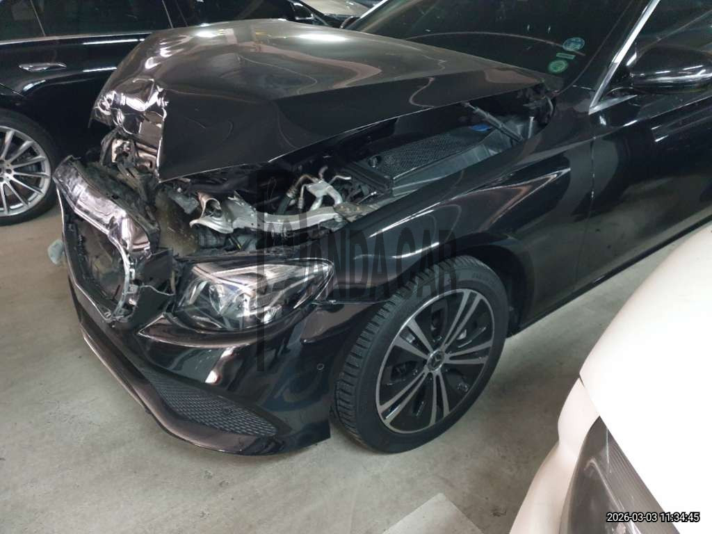 2020 Mercedes-Benz Benz E220 d, photograph 3