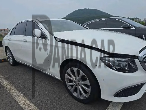 2017 Mercedes-Benz E220 d, photograph 2